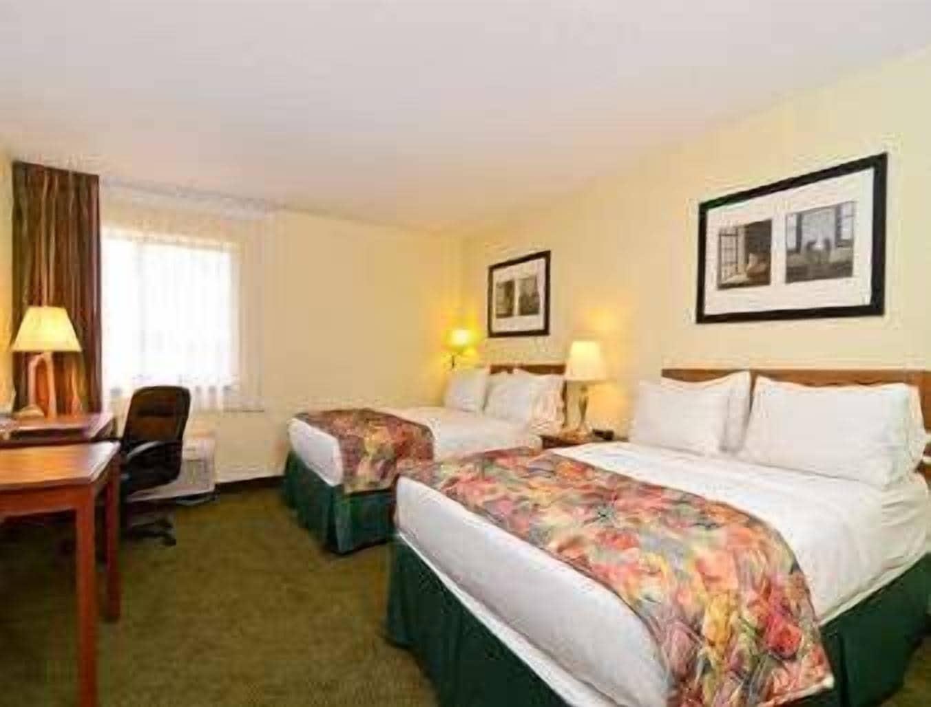 Baymont by Wyndham Decatur Hotel Bagian luar foto