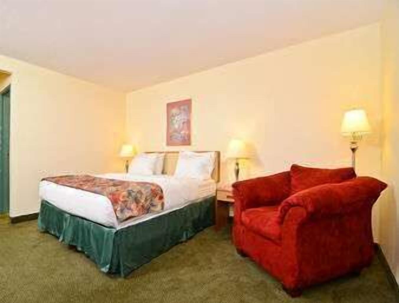 Baymont by Wyndham Decatur Hotel Bagian luar foto