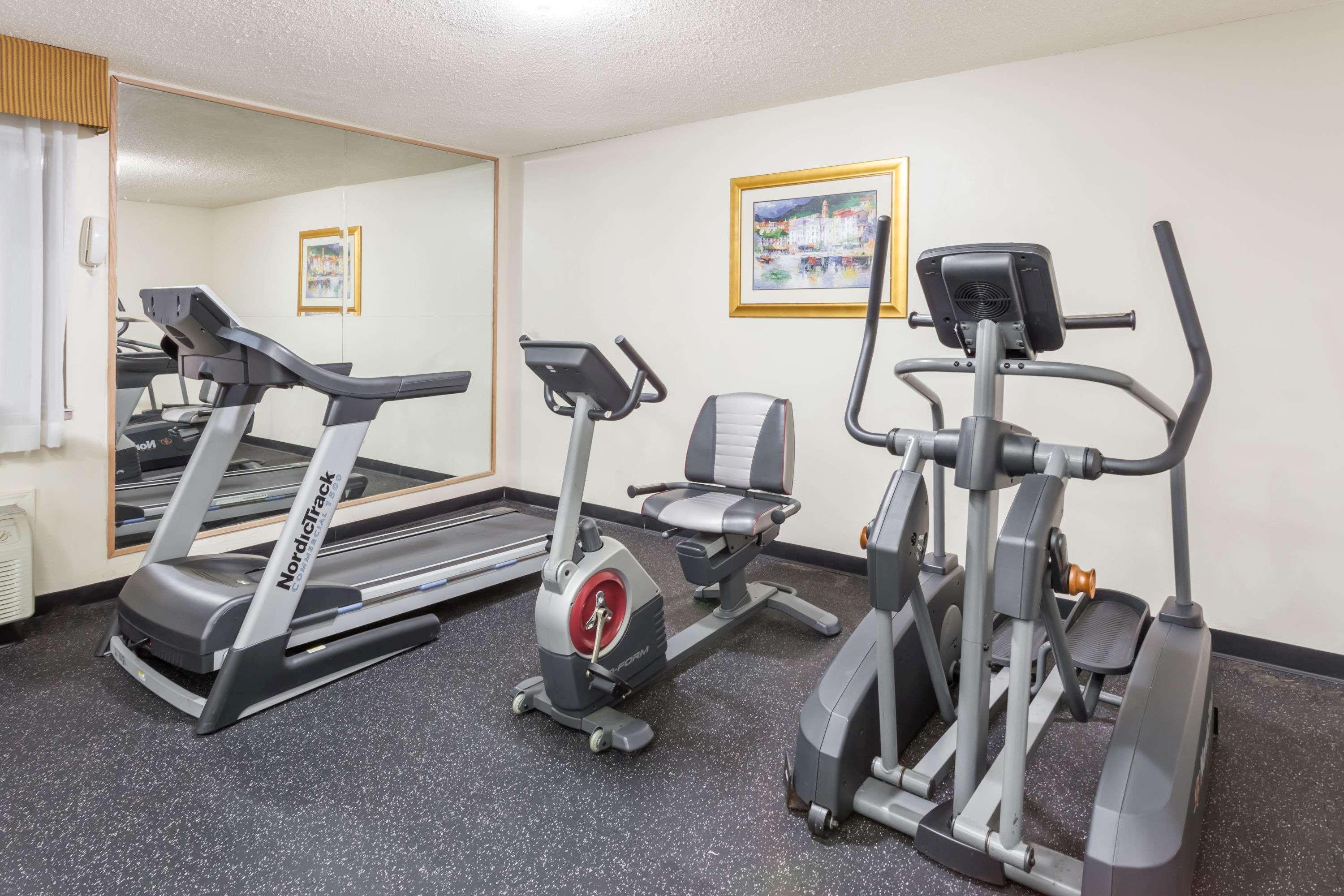 Baymont by Wyndham Decatur Hotel Bagian luar foto