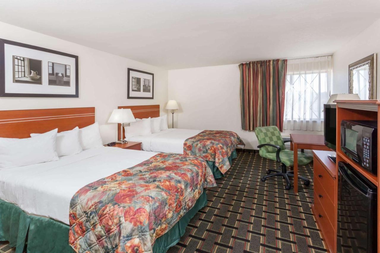 Baymont by Wyndham Decatur Hotel Bagian luar foto