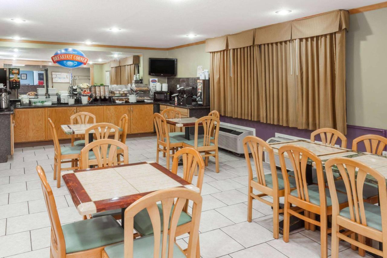 Baymont by Wyndham Decatur Hotel Bagian luar foto