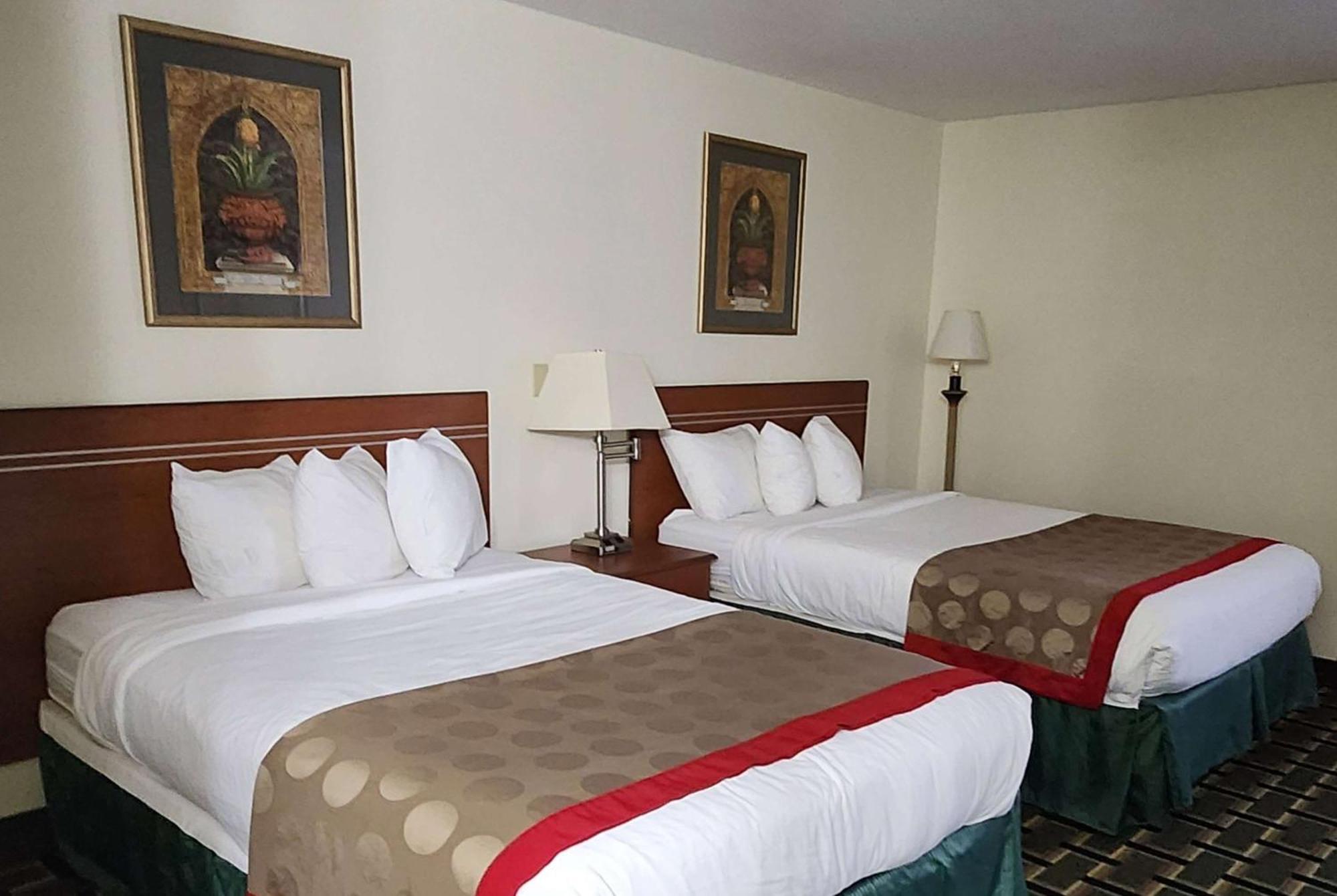 Baymont by Wyndham Decatur Hotel Bagian luar foto