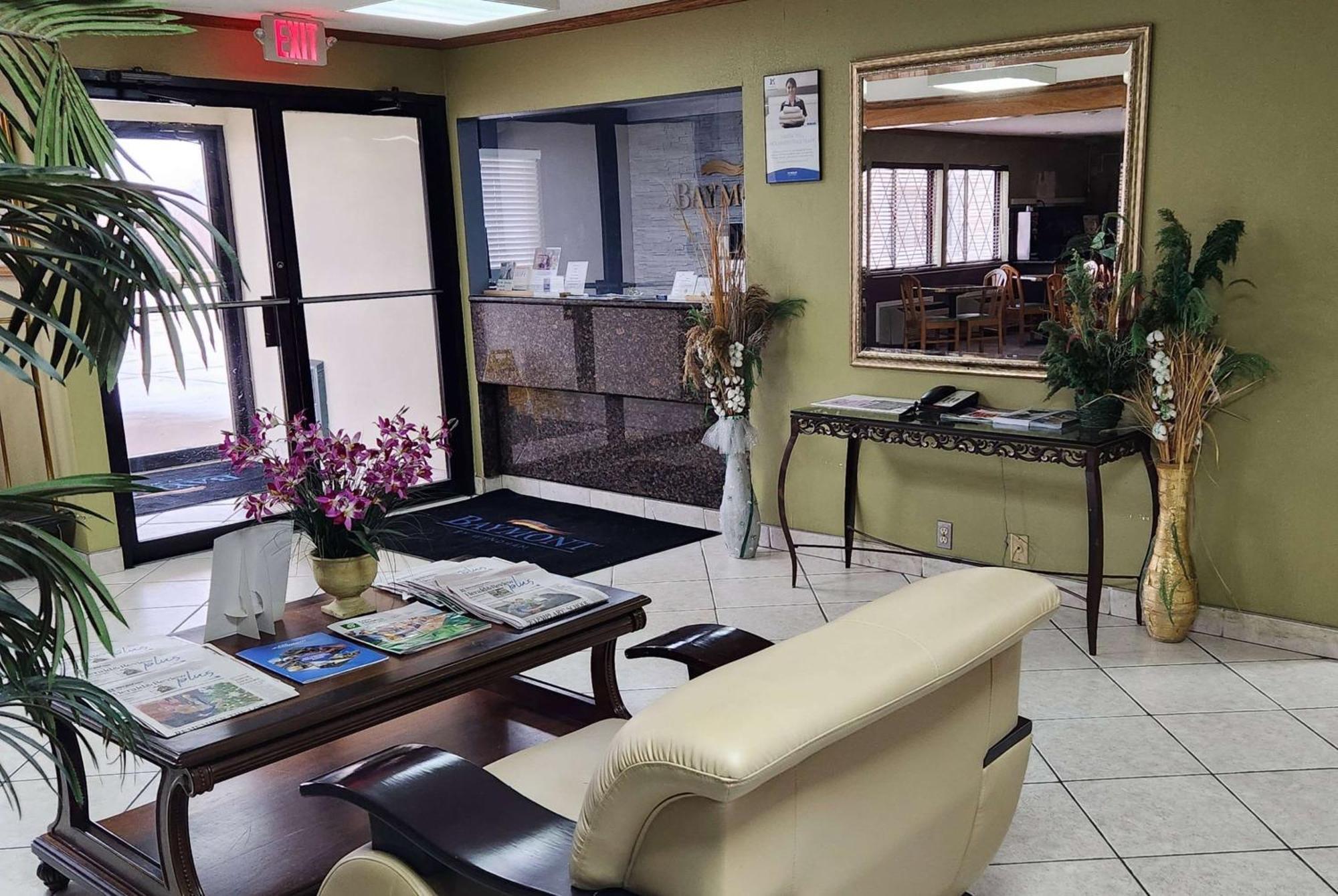 Baymont by Wyndham Decatur Hotel Bagian luar foto