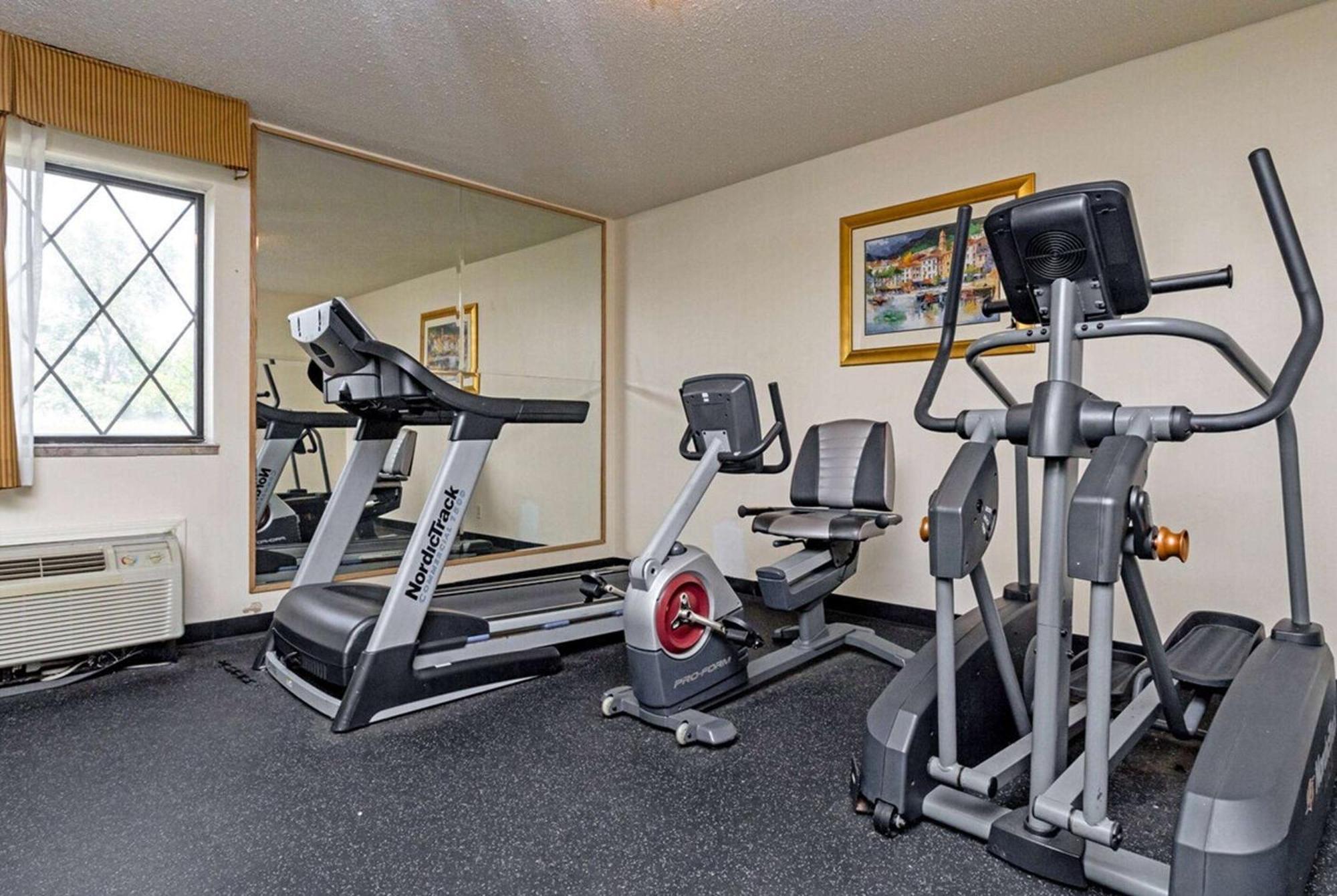 Baymont by Wyndham Decatur Hotel Bagian luar foto
