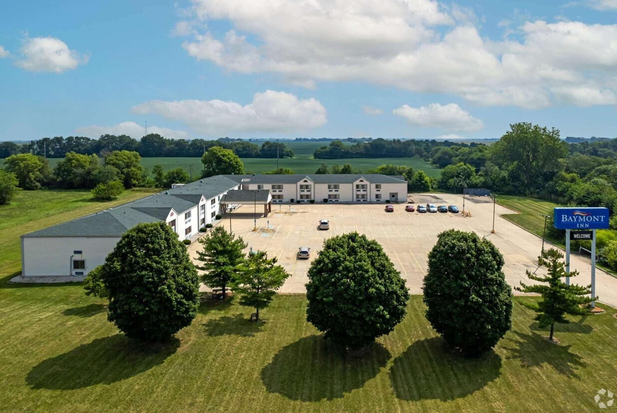 Baymont by Wyndham Decatur Hotel Bagian luar foto
